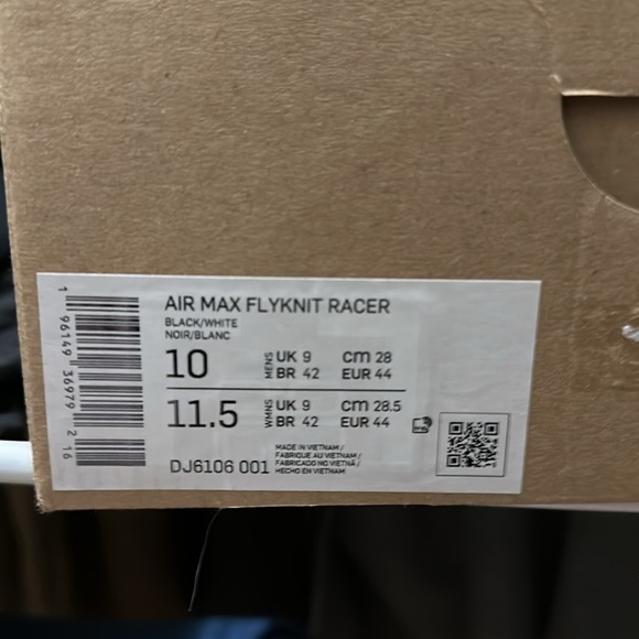 Nike Air Max Flyknit Racer - Picture 7 of 8